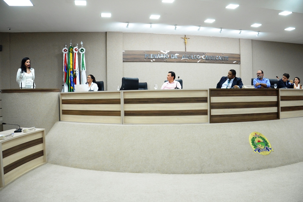 Vice-prefeito Túlio Viana e secretária Larissa Barbosa apresentam avanços e desafios da saúde em Audiência Pública na Câmara de Vereadores de Barreiras